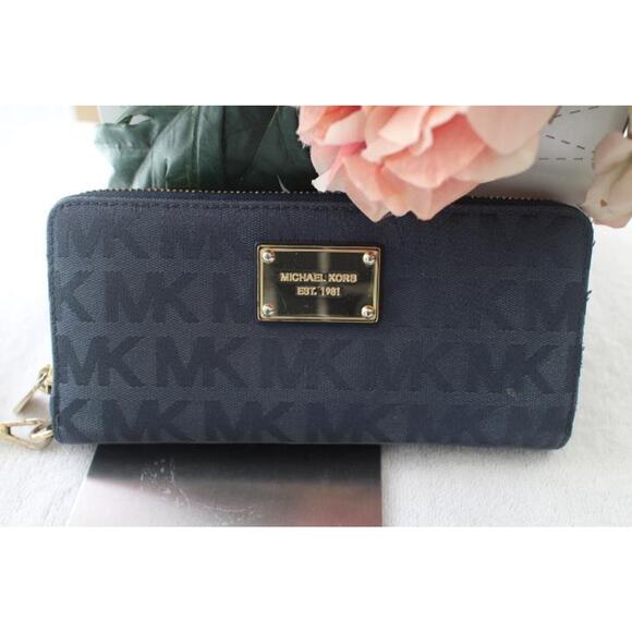 Michael Kors NAVY signature Continental Wristlet Wallet (pu400 - Picture 1 of 7